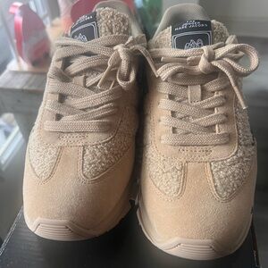 Marc Jacobs Tan Athletic Shoes with Sturdy Sole and Ultra Marathon Design